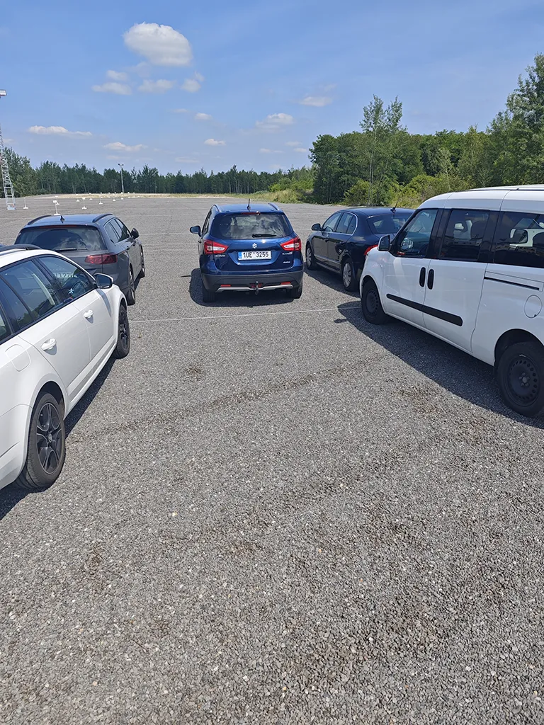 Parkovací místa - parkování u letiště Praha | U Letadla